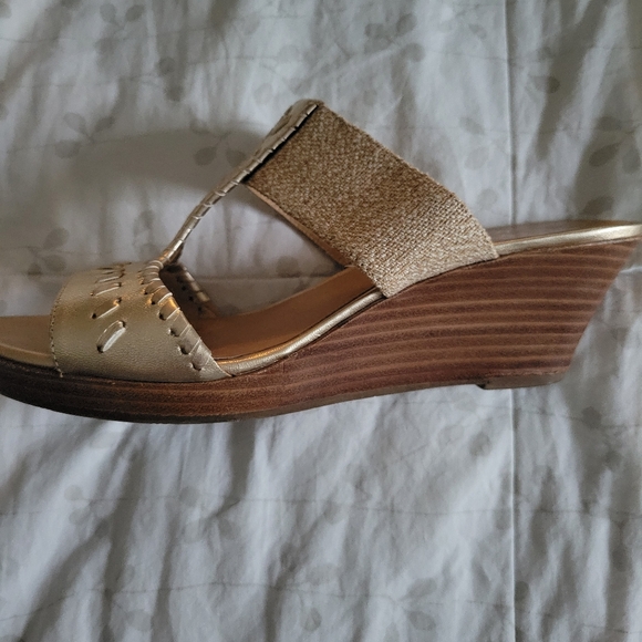 Jack Rogers gold wedges - sz 9 - Picture 7 of 7